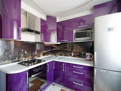Фіолетова кухня в інтер'єрі
